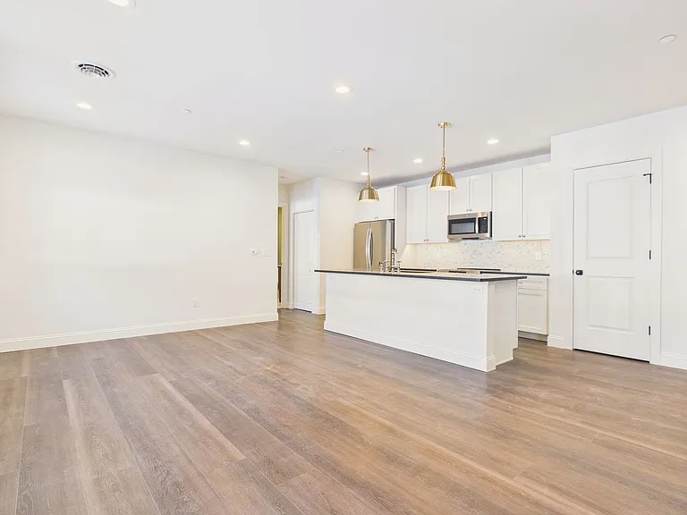 1400 Market St — Photo 27