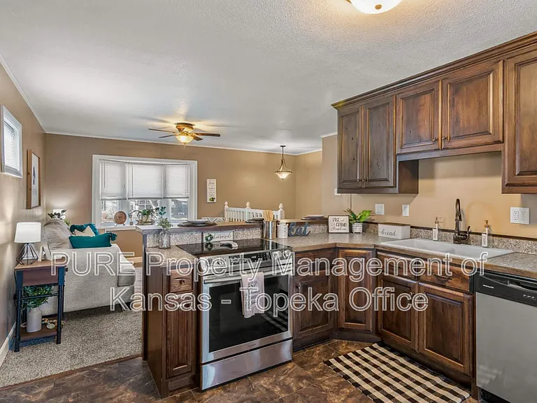 924 SW Watson Ave — Photo 16