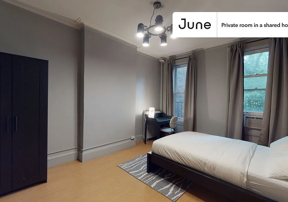 336 W 47th St #2A
