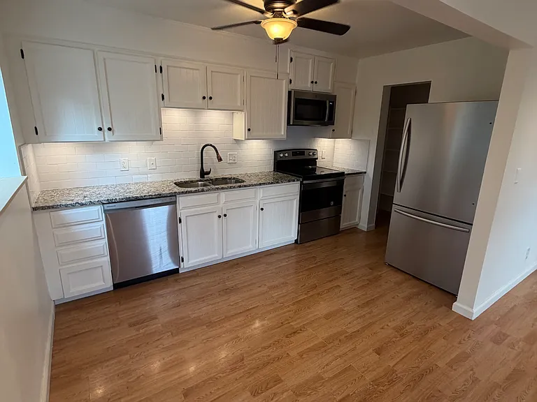 780 Excalibur St — Photo 16