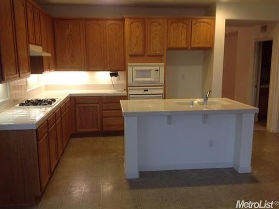 5th image of 5718 Tres Piezas Dr