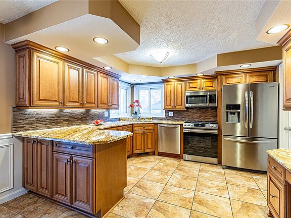 5th image of 59 Angelus Dr