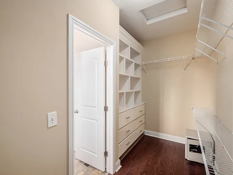 1104 Balmoral Dr #1 — Photo 36