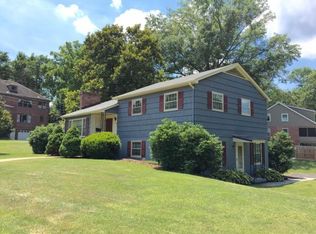 800 Long Crescent Dr, Bristol, VA 24201