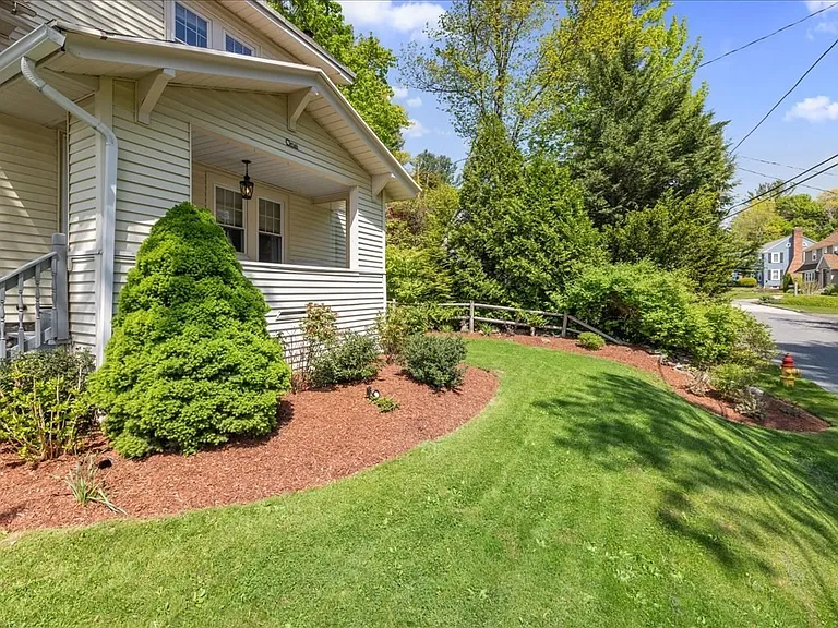 1 Wildrose Ave — Photo 8