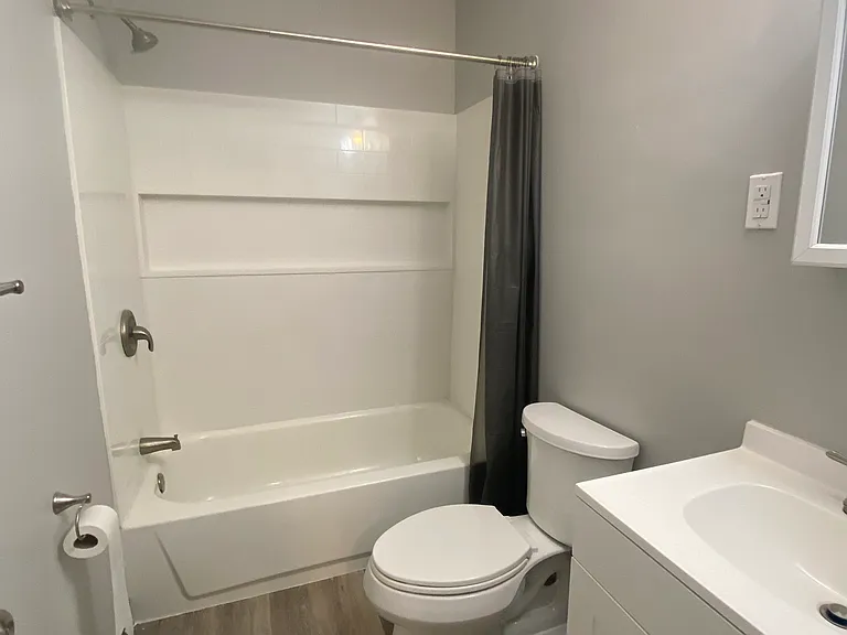Creekside Apartments — Photo 17