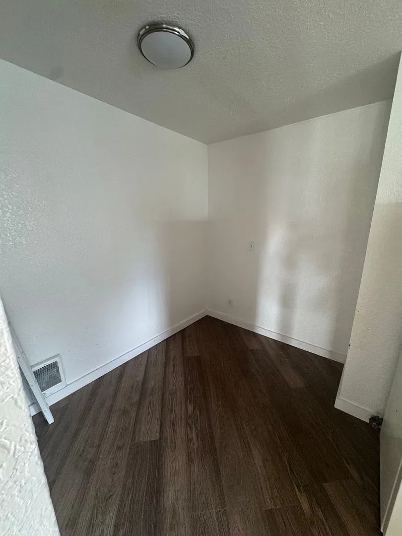 Valentine 712 — Photo 2