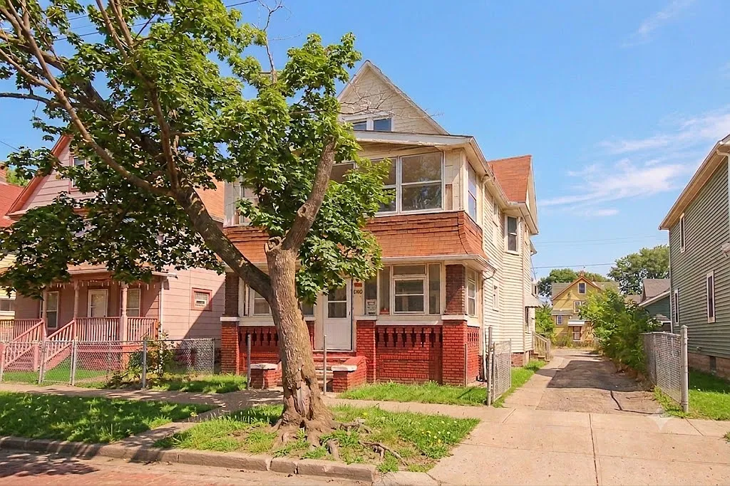 2 bed, 1200 sqft, $799 — Photo 2