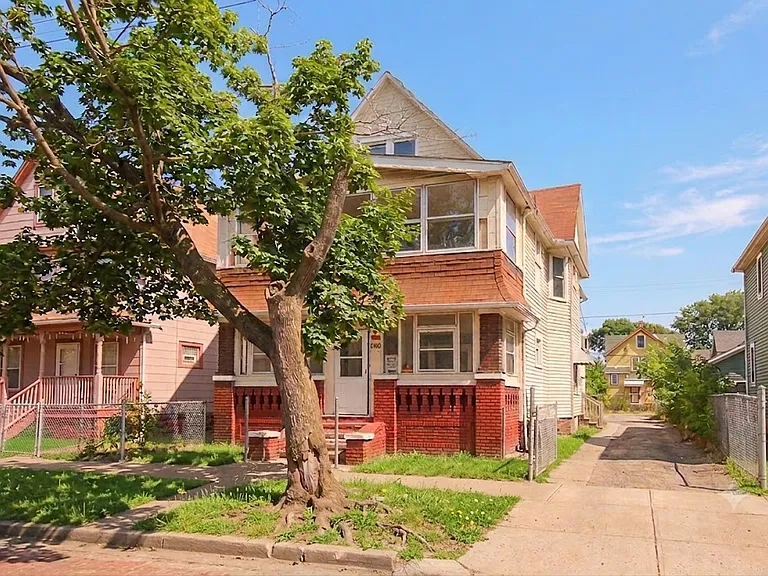 1910 Corning Ave #1 — Photo 1