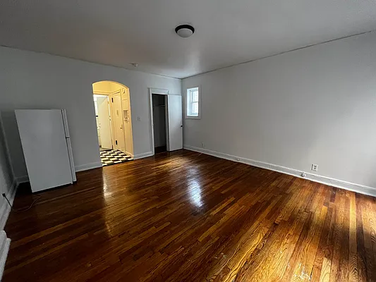 Rented by Salon Realty Corp | media 6