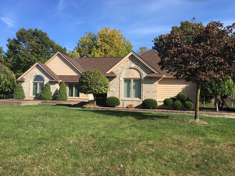 Meticulously maintained 3 bedroom Lake Orion Ranch

