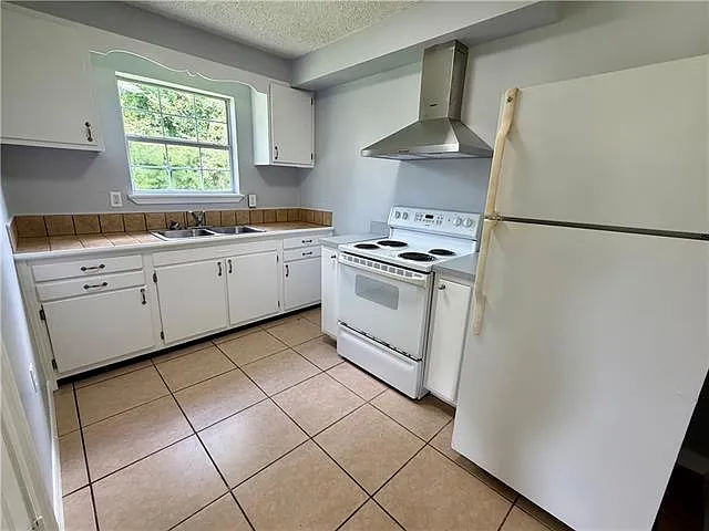 801 E Morris Ave — Photo 11