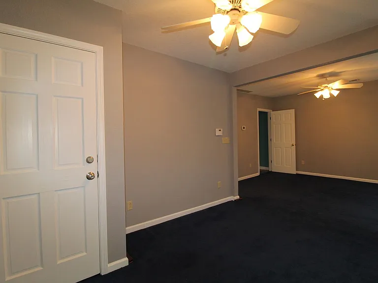 3215 Charlotte St — Photo 19