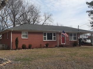 401 Circle Dr, Estill Springs, TN 37330
