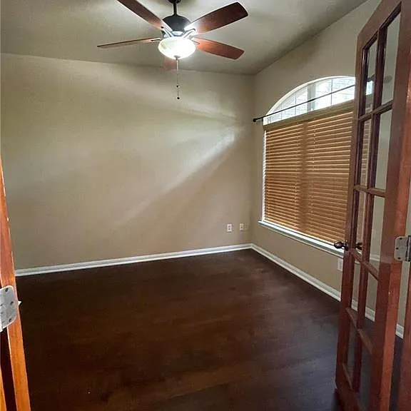 704 S Frontier Ln — Photo 6