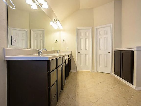 2nd image of 2718 Misty Laurel Ct