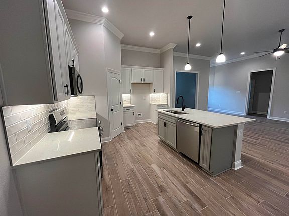 4th image of 105 Owl Dr