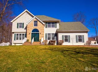 4 Eric Ct, Monroe Township, NJ 08831