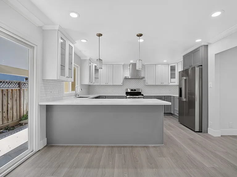 549 N 21st St — Photo 12