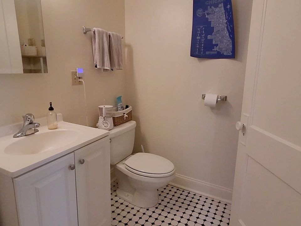 1st image of 2444 W Sunnyside Ave #3