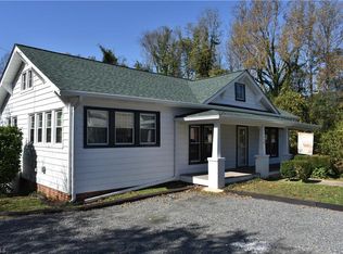 729 Elk Spur St, Elkin, NC 28621