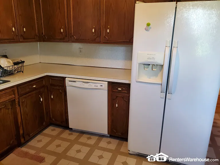 105 W Franklin St — Photo 18