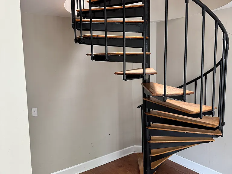 275 Plymouth Ave S #24 — Photo 3
