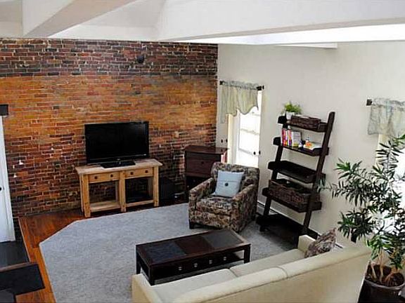Interior w/furnishings