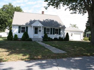 39 Maplewood St, Old Saybrook, CT 06475