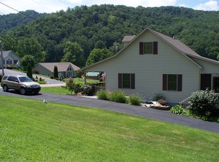 107 Buckner Dr, Roan Mountain, TN 37687