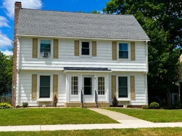 60 Rencelau St, Springfield, MA 01118