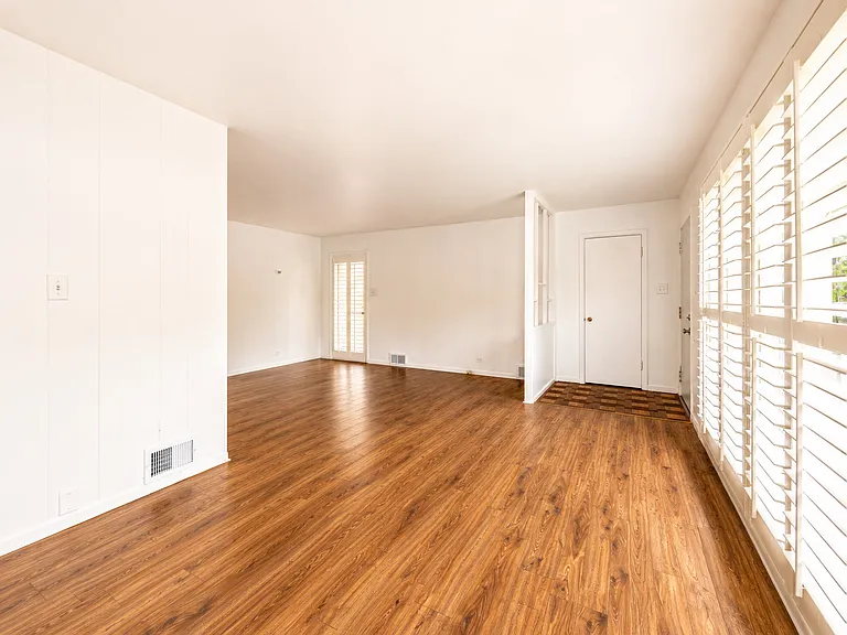 408 S Albert St — Photo 13