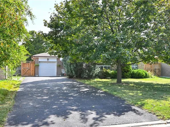 8 Beechwood Cres, Brampton, ON L6T 1Y1