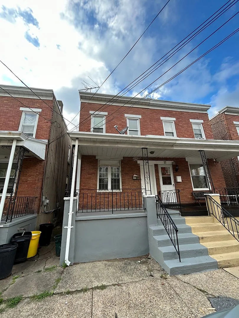 35 Dexter St photo 1