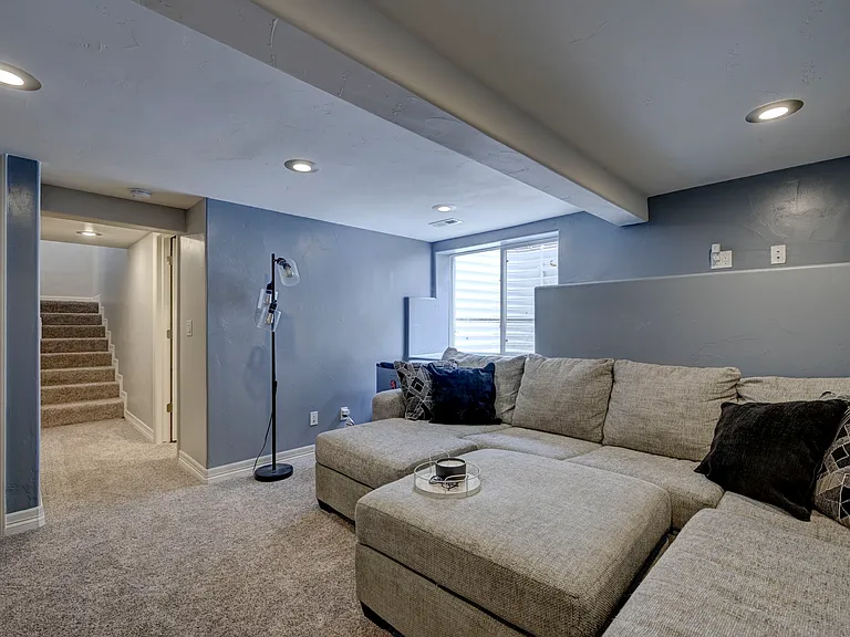 135 Hayes Dr — Photo 24