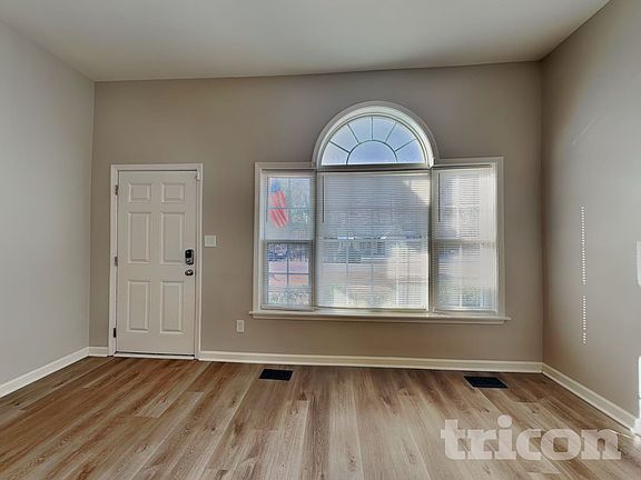 4th image of 125 Torrington Ave