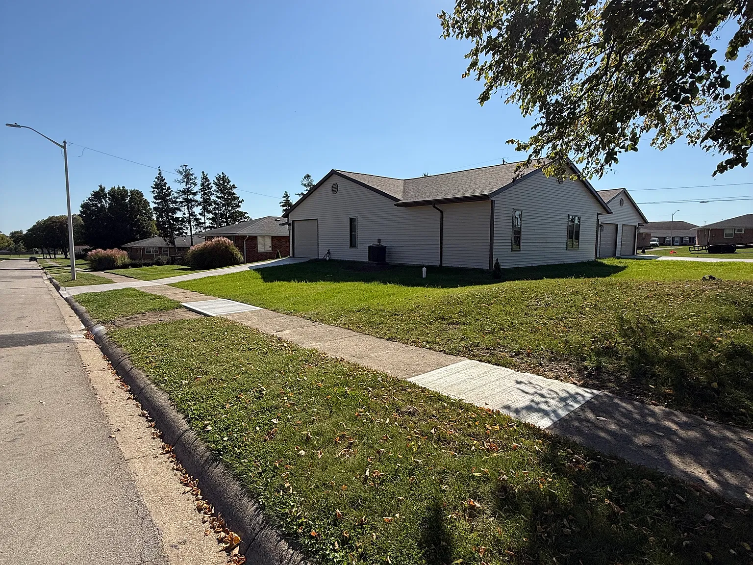 2 bed, 1.5 bath, 980 sqft, $2,000 — Photo 3