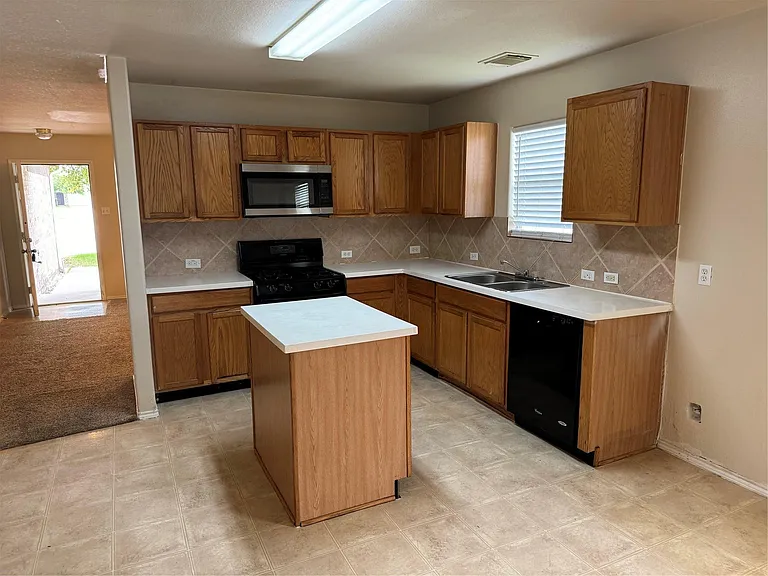 2203 Cold River Dr — Photo 2
