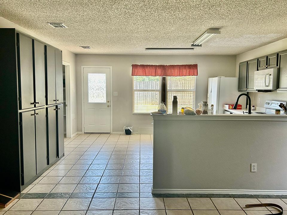 1st image of 4517 Courtside Dr
