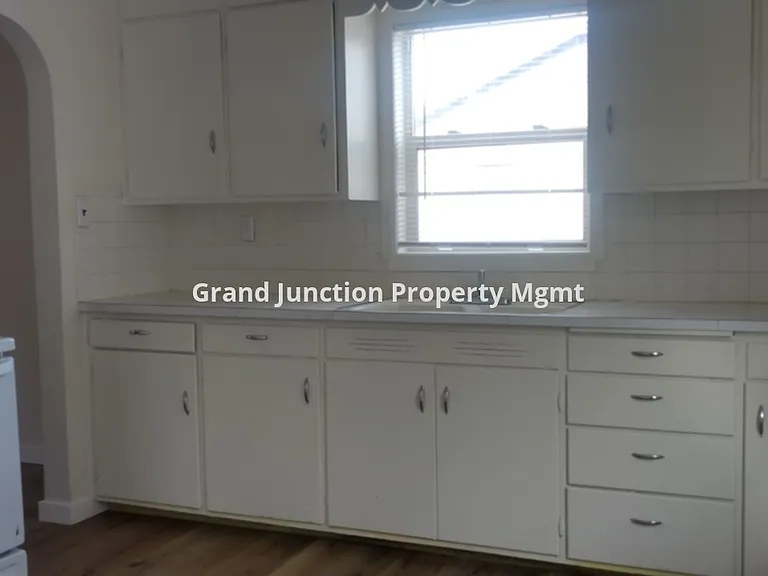 522 Compton St — Photo 11