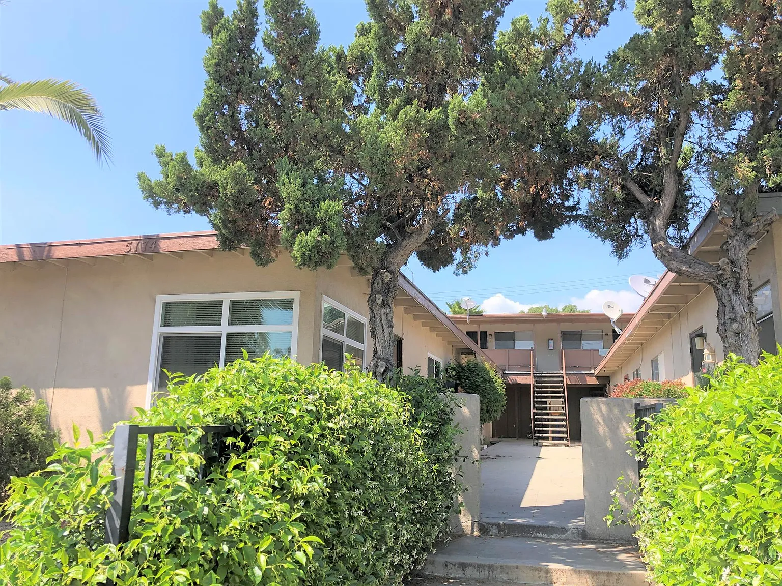 2 bed, 800 sqft, $1,850 — Photo 1
