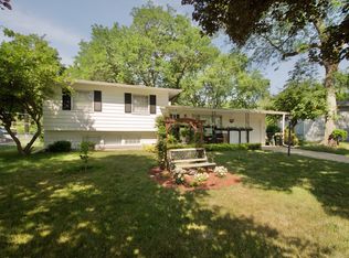 15 Crescent Ct, Montgomery, IL