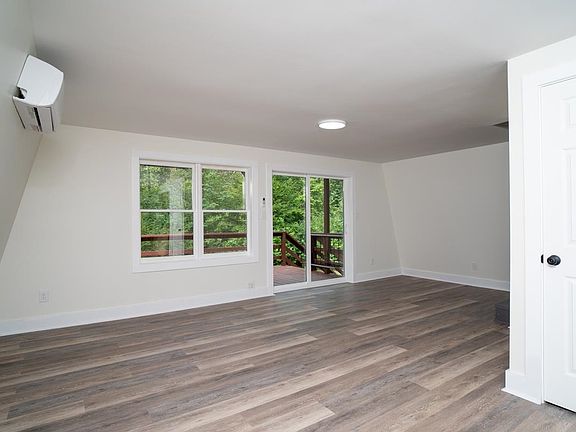 5th image of 255 Riverdale Rd