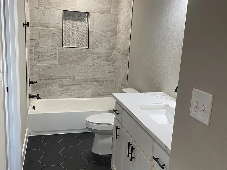 423 W Monterey St — Photo 14