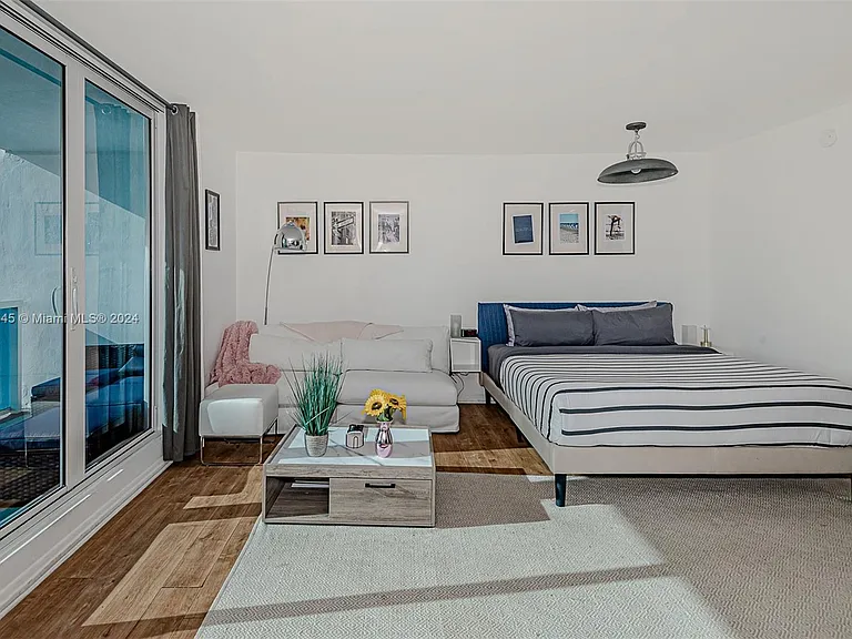 2301 Collins Ave #1230 — Photo 5