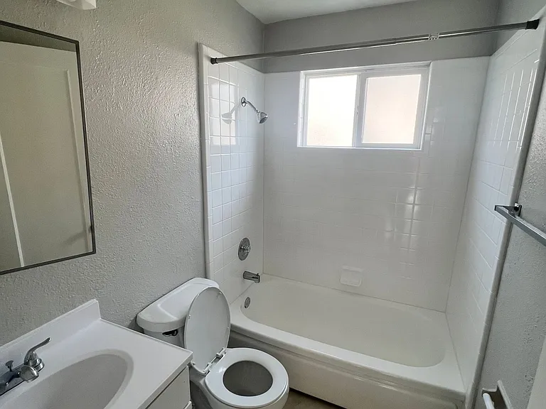 El Camina Apartments — Photo 5