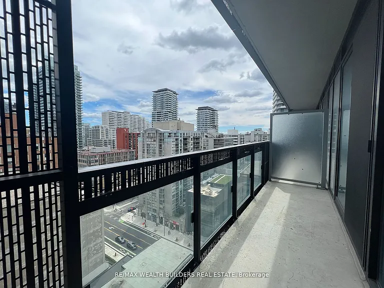 8 Eglinton Ave E #1010 — Photo 15