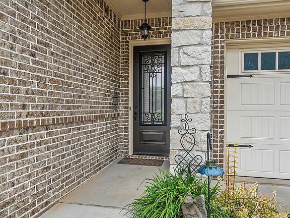 4th image of 5606 Hollytree Dr
