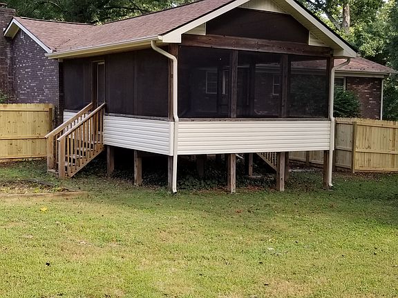 4th image of 935 Whippoorwill Dr