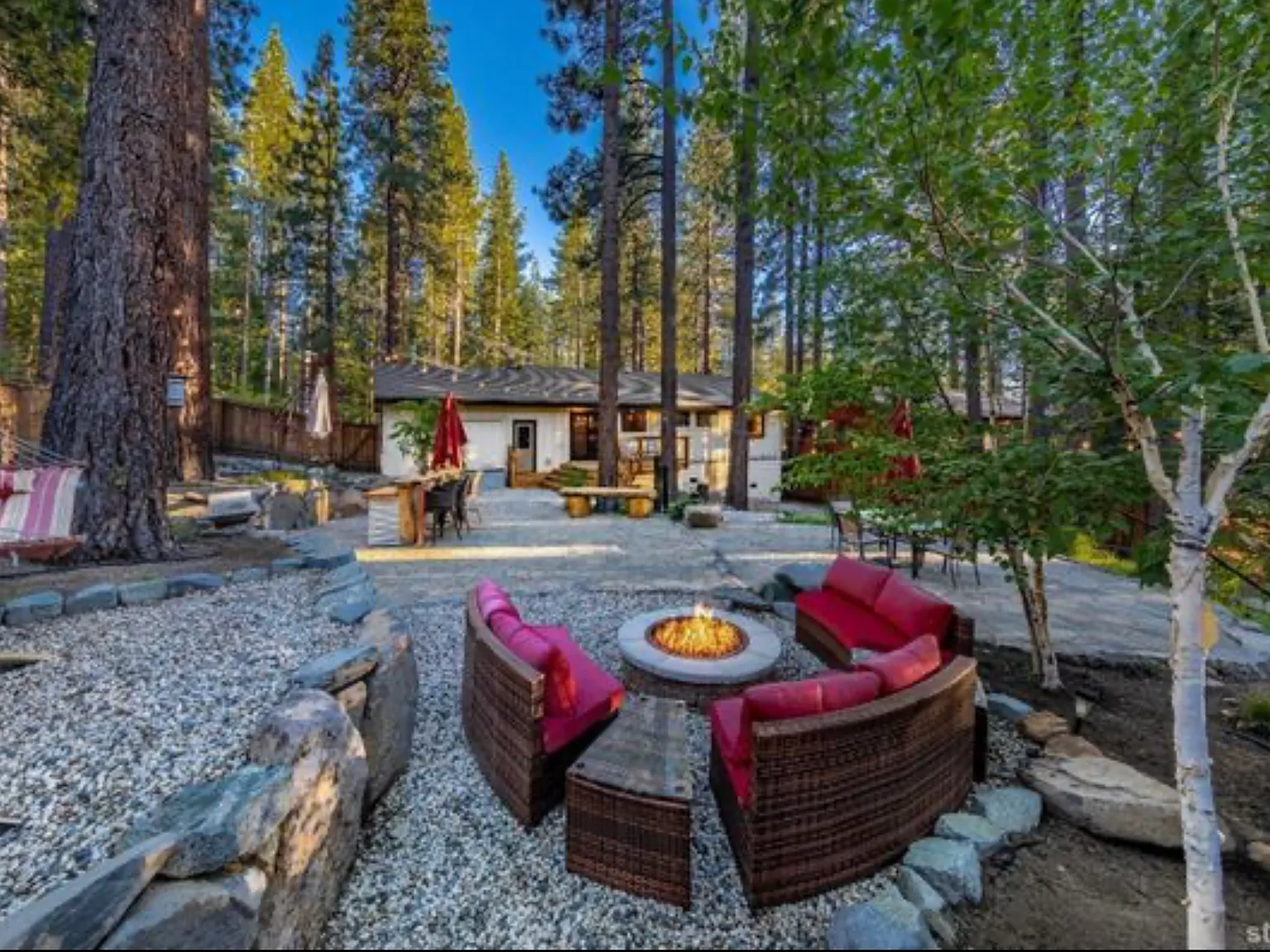 2 bed, 1120 sqft, $3,600 — Photo 2